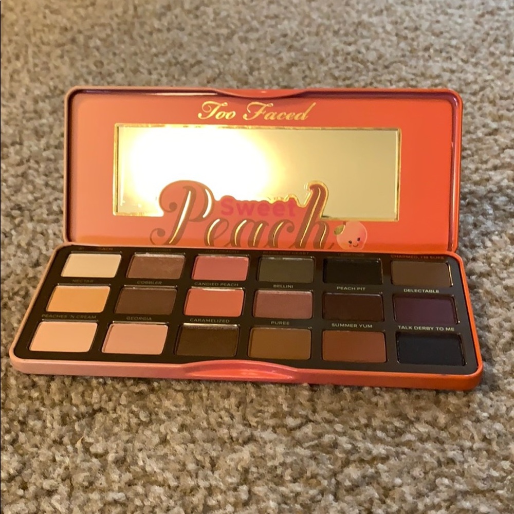 NIB Too Faced Sweet Peach Eye Shadow Palette